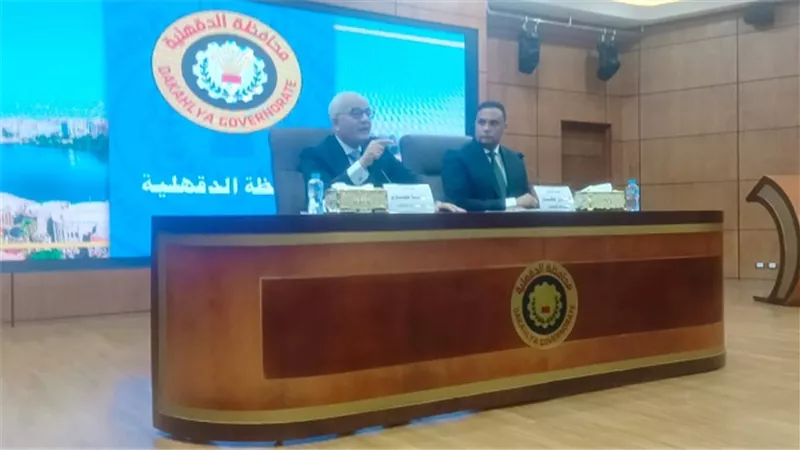 رضا حجازي: اسئلة الشهادة الاعدادية داخل مظروف يحتوى على 20 بوكليت