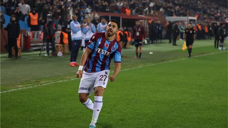 طرابزون يصدر بيانا بعد بصق لاعب فنربخشة علي تريزيجيه أثناء سجوده
