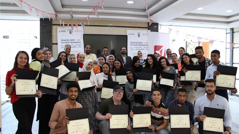 جامعة الأقصر:52 طالبا وطالبة يجتازون دورات مهارات التوظيف المهنى