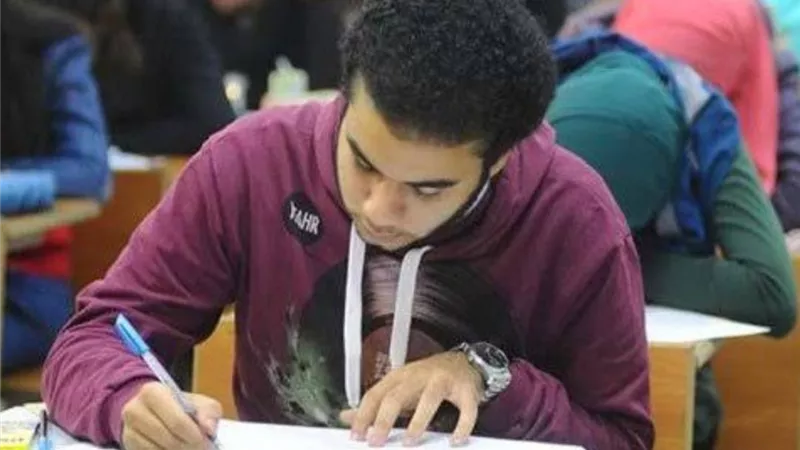 خلي بالك.. الإجابة فى كراسة الأسئلة بالثانوية العامة لا يعتد بها