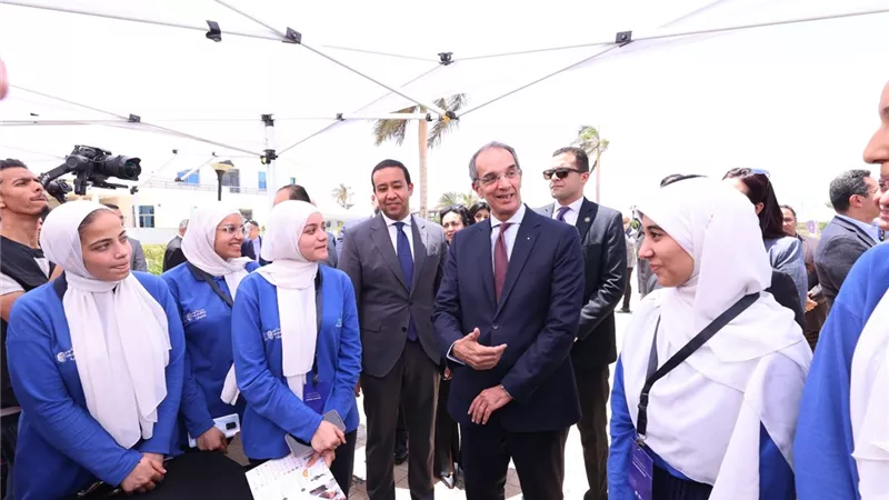 وزير الاتصالات يفتتح ملتقى توظيف خريجى مدارس WE للتكنولوجيا