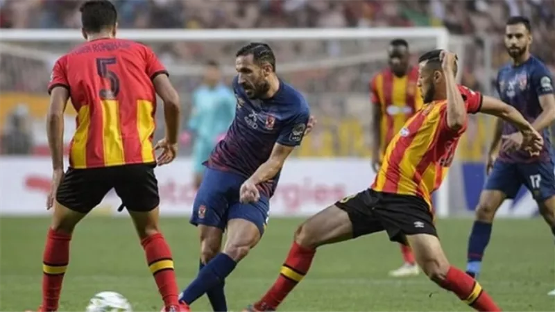الأهلى ضد الترجى بدورى الأبطال .. كارت أصفر لمعلول