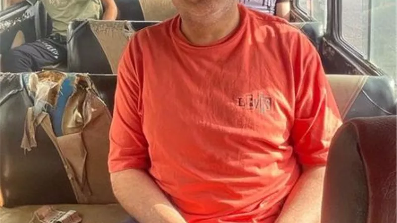 خالد سرحان يرد على دولارات محمد رمضان بصورة داخل ميكروباص