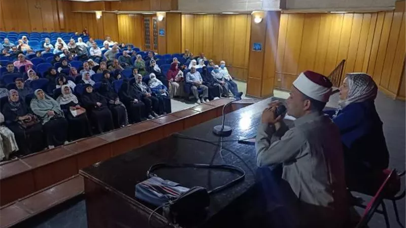 توعية صحية للشراقوة الفائزين بقرعة حج وزارة الداخلية