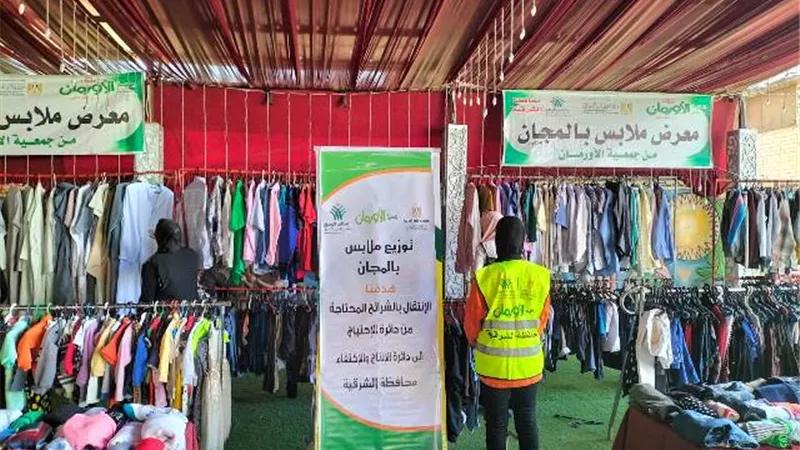 توزيع ملابس جديدة مجانا على 350 أسرة بأبوحماد