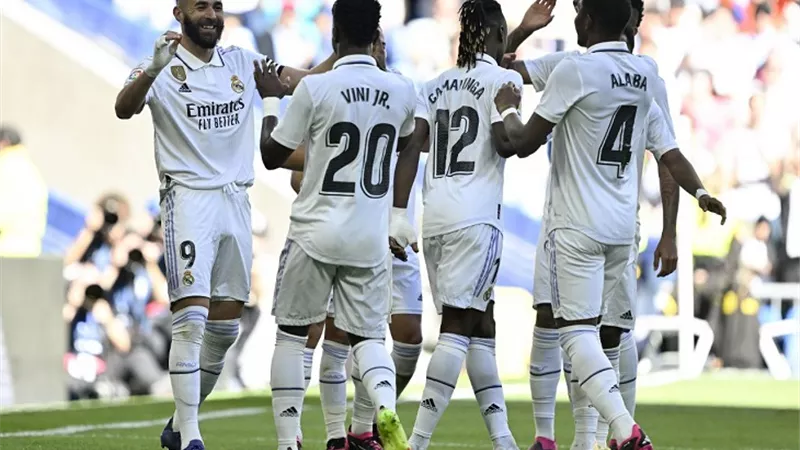 ريال مدريد يجدد عقود ثلاثي الفريق
