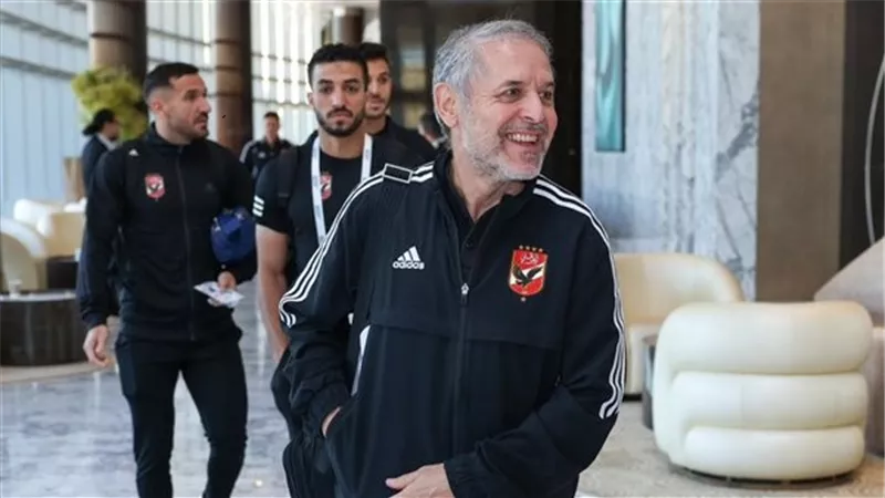 كولر يحاضر لاعبي الأهلي بالفيديو استعدادًا لمواجهة إنبي