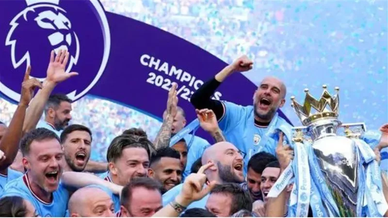 جوارديولا يوجه رسالة خاصة للاعبى السيتى بعد التتويج بالبريميرليج