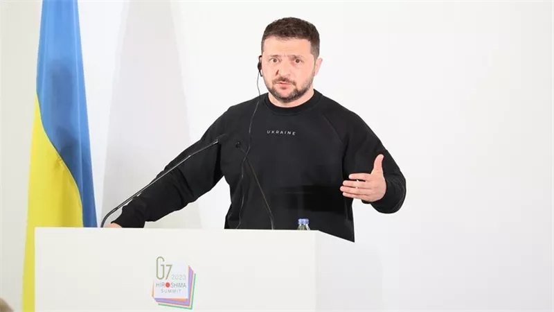 صحفي ياباني يلقن زيلينسكي درسا عن هيروشيما