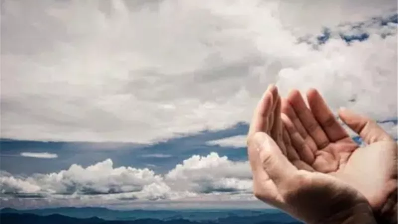 اللهُمَّ وفّقنا لما تحب وترضاه واعصمنا عن الذنوب والآثام