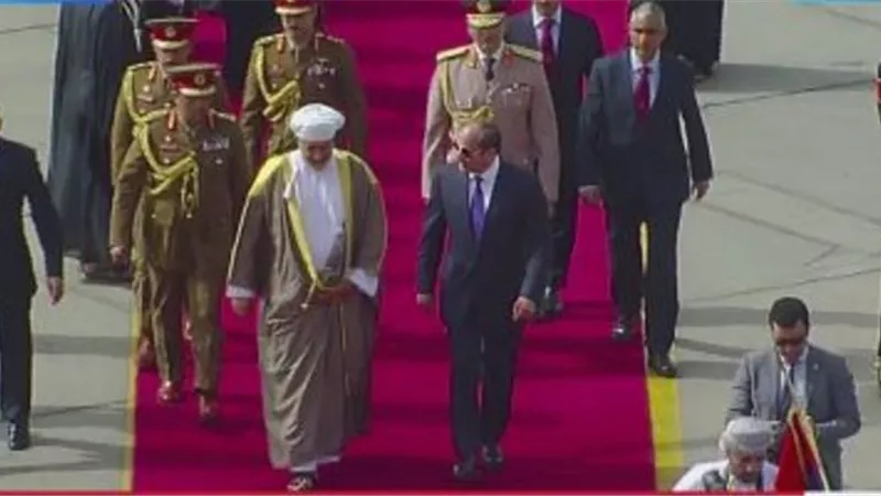 الرئيس السيسي يستقبل سلطان عُمان بمطار القاهرة