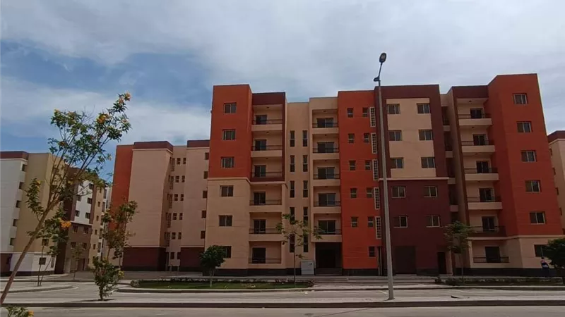 وزير الإسكان يتابع موقف مشروع بديل العشوائيات 