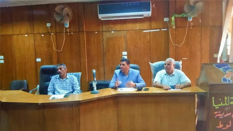 رئيس مركز سمالوط يناقش تفعيل منظومة حوكمة أصول و أملاك الدولة