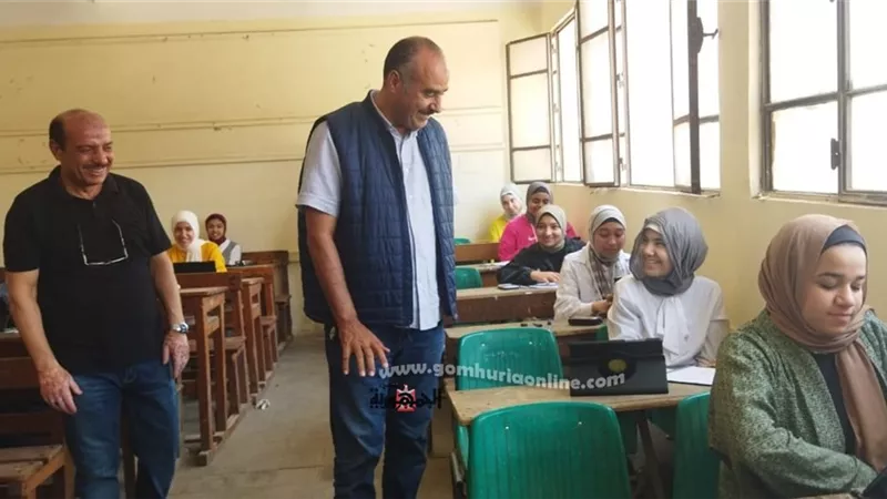 مدير تعليم المنوفية يتابع امتحانات الصف الأول الثانوى بشبين الكوم