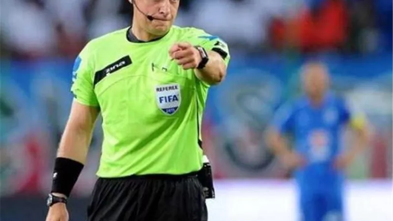 سيمون مارتشينياك حكماً للقاء المان سيتى وإنترميلان بدوري الابطال