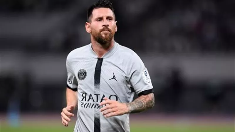 كيف سخر نجم الهلال السعودى من ميسي.. فيديو