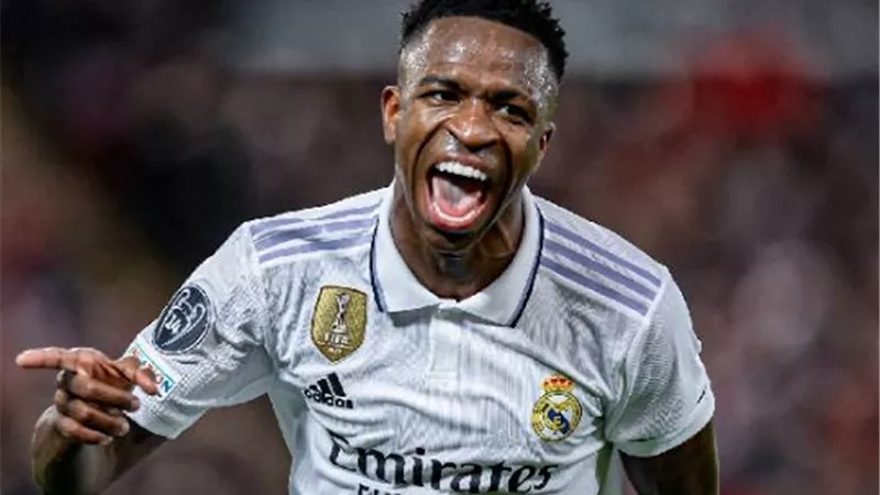 صحيفة إسبانية تكشف حقيقة رحيل فينيسيوس جونيور عن ريال مدريد