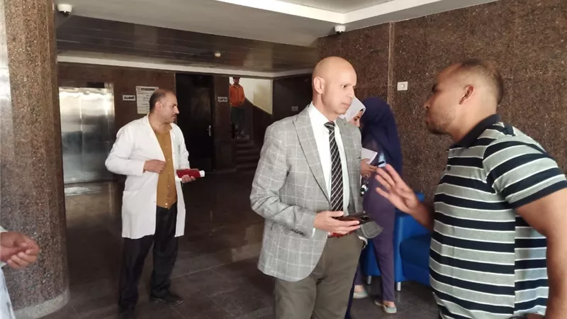 مدير الصحة يتابع أعمال الكهرباء بمستشفى حميات الزقازيق