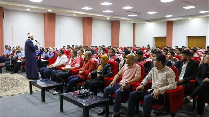 الأزهر للفتوى يناقش مع شباب الجامعات قضايا الانتماء والحرية