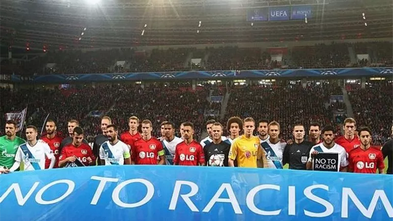 من تريزيجه الى فينيسيوس .. هؤلاء تعرضوا للعنصرية فى الملاعب