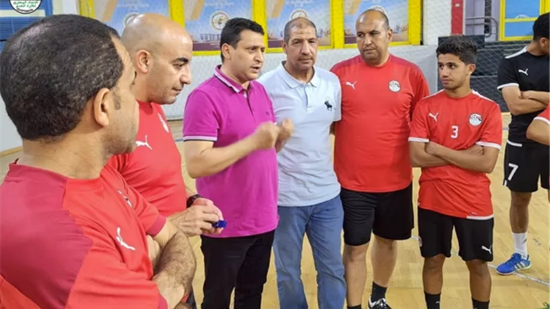 أبو الوفا يتابع استعدادات منتخب الصالات لكأس العرب