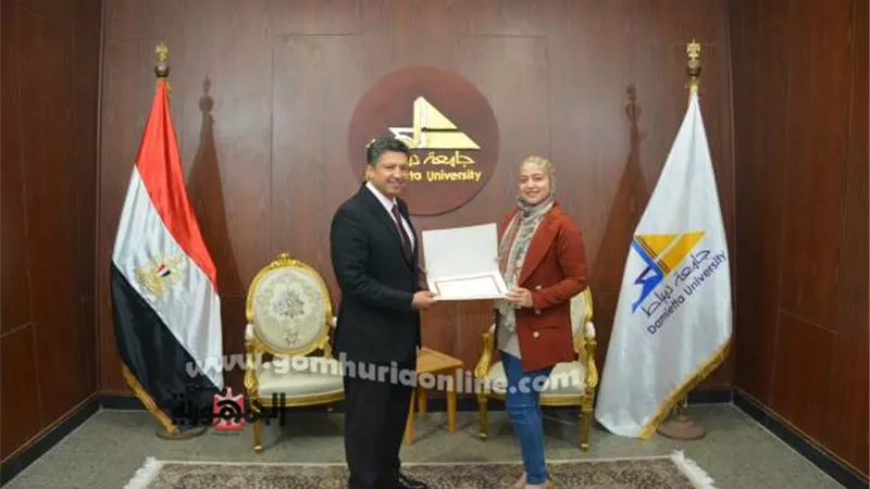 رئيس جامعة دمياط يكرم مجلس إتحاد طلاب الجامعة