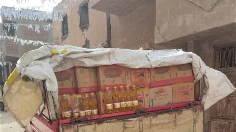 ضبط 162 كرتونة زيت طعام مدعم خلال حملة تموينية بمركز العدوة