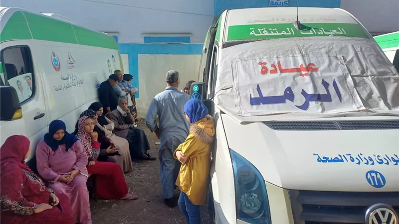 الكشف على1639 مريضاً فى قافلة علاجية في مركز شربين