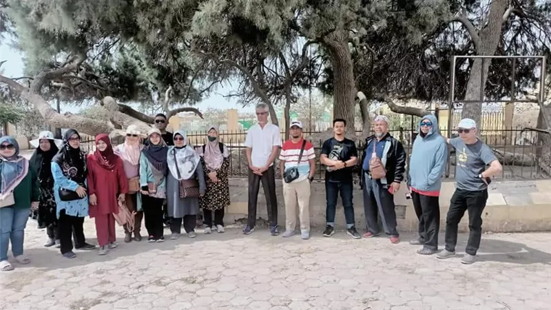وفد ماليزي يزور منطقة البهنسا الاثرية بمركز بنى مزار