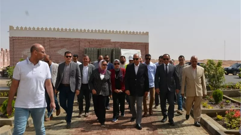 محافظة الجيزة يتابع نسب تنفيذ الأعمال الإنشائية للجبانات