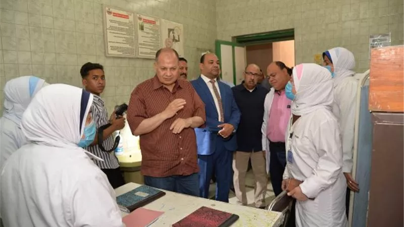 محافظ أسيوط يتفقد أقسام مستشفى صدفا