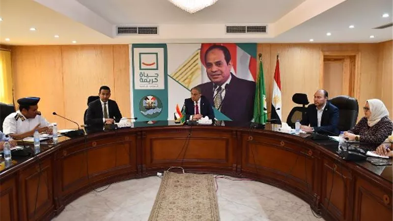 محافظ الفيوم: تنفيذ محاور مرورية جديدة بالطرق الرئيسية
