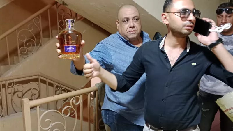 مداهمة مركز مساج بالعجوزة يدار للاعمال المنافية للاداب ..صور