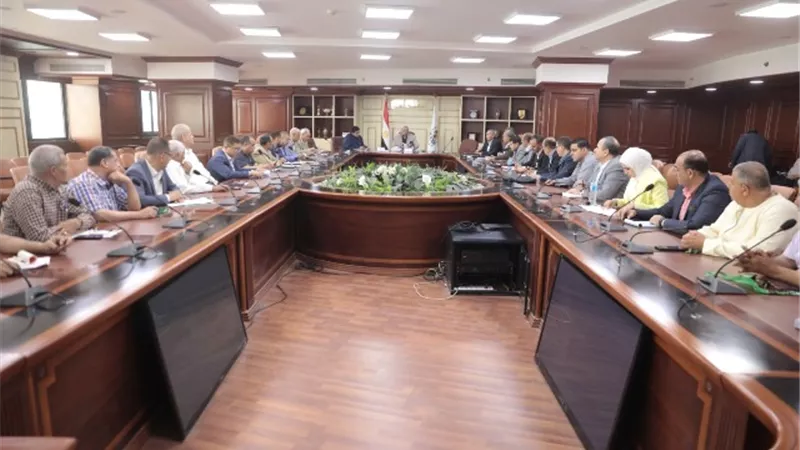 محافظ بني سويف يبحث تذليل معوقات تحقيق المستهدف من القمح