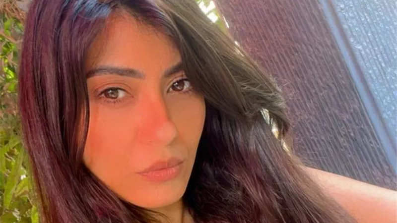 فيديو .. لمياء كرم تشعل السوشيال ميديا بوصلة رقص على مركب