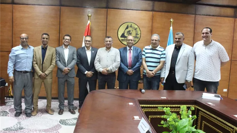 علوم البحار يسلم شهادات الدورات البيئية بكلية الثروة السمكية