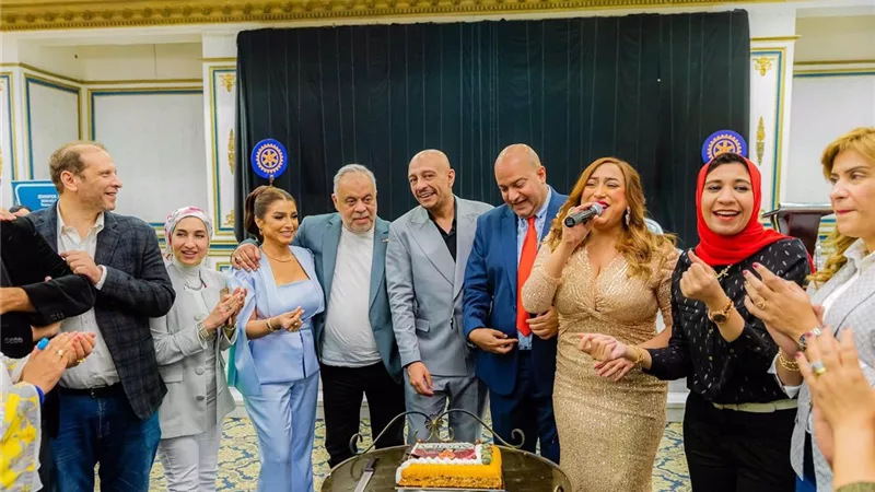 محمد عبدالحافظ يحتفل بعيد ميلاده بحضور نجوم مسلسل 
