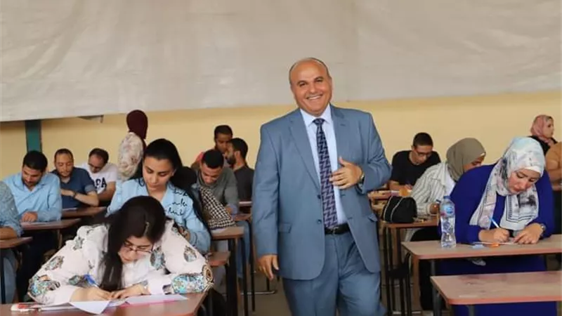 لجان خاصة للمتأخرين و صناديق مغلقة للهواتف المحمولة لمنع الغش