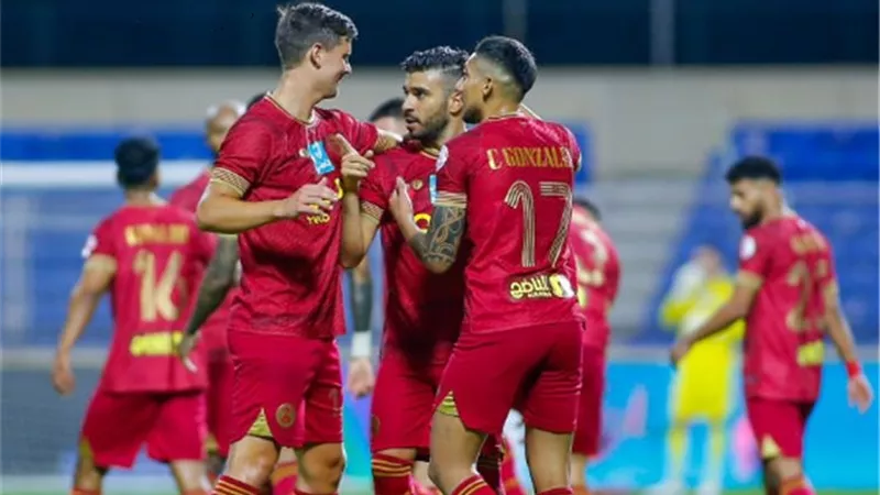 العدالة يُسقط الهلال في الدوري السعودي بـ 10 لاعبين .. شاهد