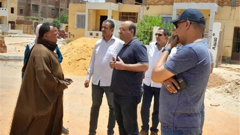 جهاز سوهاج الجديدة يزيل 3 مخالفات مبانى ويصادر معدات المقاولين