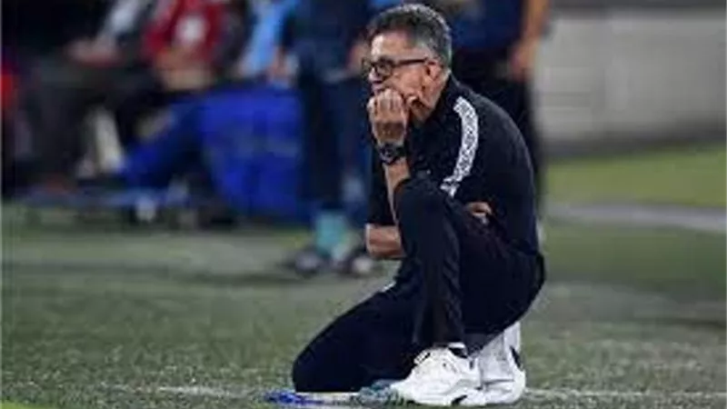لجنة الكرة بالزمالك تدرس فسخ عقد اوسيريو.. وميدو يرفض