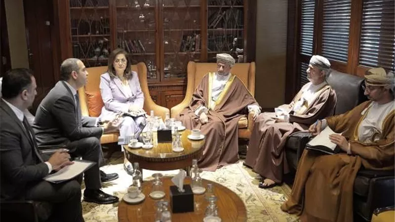 السعيد تبحث سبل التعاون مع وزيرالماليةورئيس جهازالاستثمار العماني