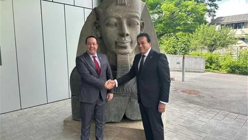 وزير الصحة يناقش مع نظيره الكوبي التعاون في تصنيع الأدوية