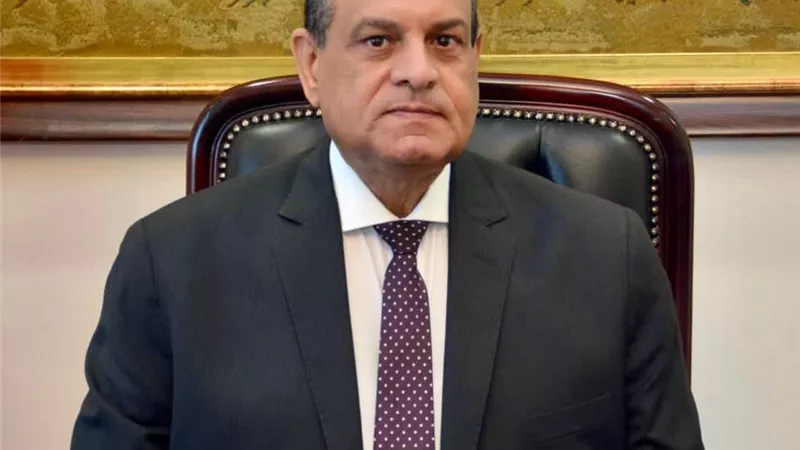 آمنة : الانتهاء من تدريب وتأهيل 6 آلاف موظف لتشغيل المجمعات الجديدة