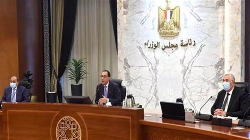 الحكومة تنفي إرسال فرق طبية إلى المنازل لتحصيل مبالغ مالية