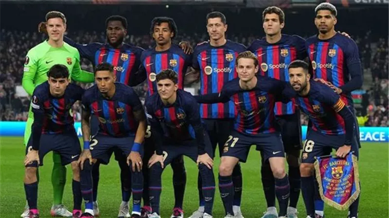 نجم برشلونة يرفض تخفيض عقده ويقرر الرحيل