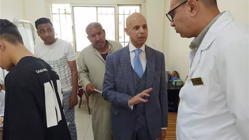 مديرالصحةيتفقد الخدمةالطبيةبعيادة الجلدية والجذام بالزقازيق