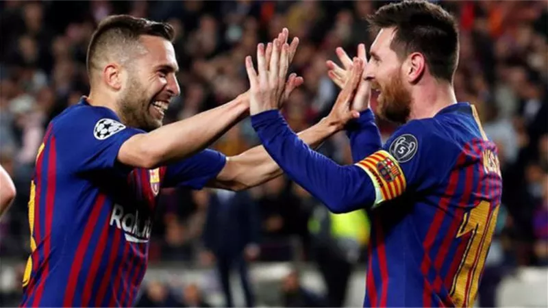 بعد إعلان رحيله عن برشلونة.. ميسي يوجه رسالة لـ ألبا