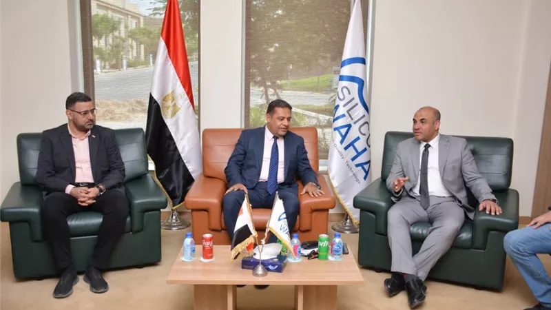 نائب رئيس جامعة أسيوط يزور المنطقة التكنولوجية بمدينة أسيوط