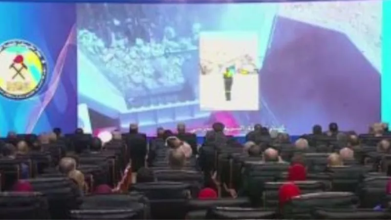 الرئيس السيسي يفتتح مصنع التكسير الأولي لخام الكوارتز بمرسى علم عبر 